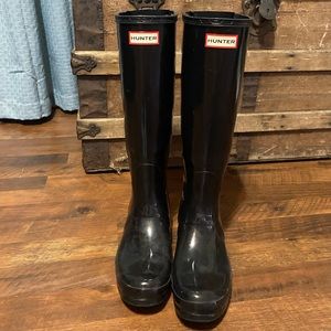 Black Hunter boots size 8 barely worn!